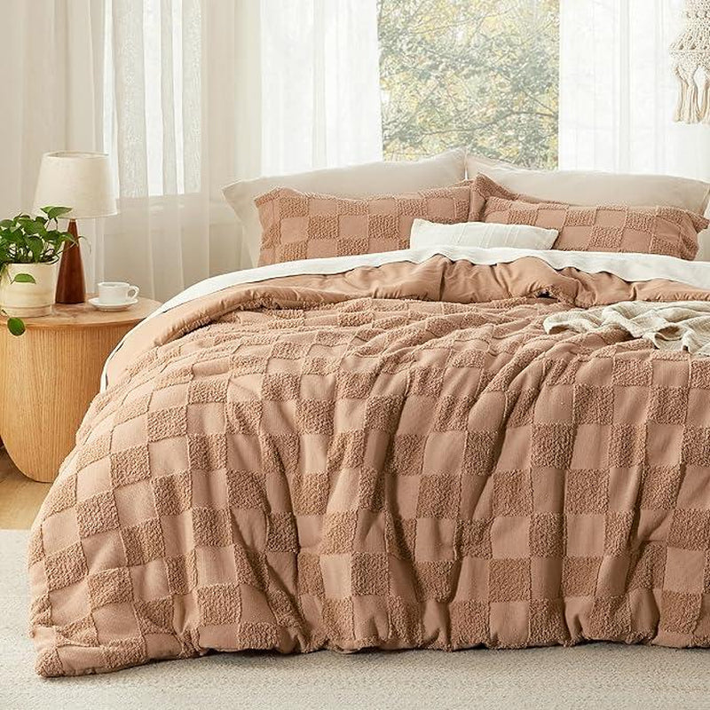 Bedsure 3- Pieces Comforter Set,Boho Tufted Bed Set, Checkered Farmhouse Shabby Chic Bedding, 1 Plaid Geometric Comforter and 2 Pillow Shams