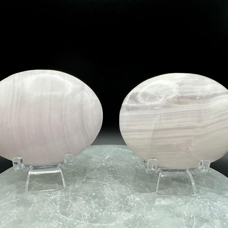 Mangano Calcite Palm Stone (UV Reactive)